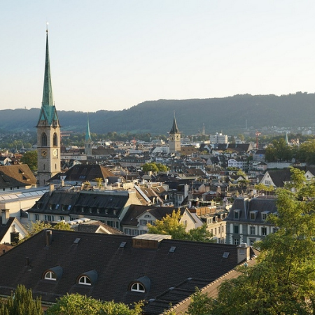 CHABÉ Prestige offre des prestations de voitures avec chauffeur à Zurich pour répondre à une demande internationale d’affaires et diplomatiques fortement implantées à Genève.
